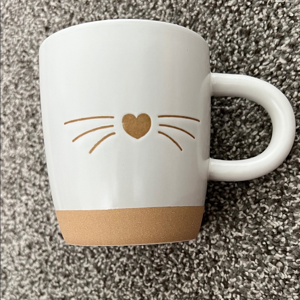 BRAND NEW super cute cat face white & gold mug!